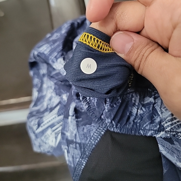 LULULEMON MENS Surge LINED SHORT SIZE MEDIUM Gym Workout Active - Picture 5 of 5